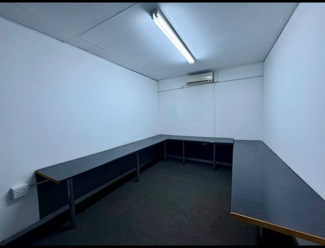 215M² BUSINESS CENTRE FOR SALE IN ALTON